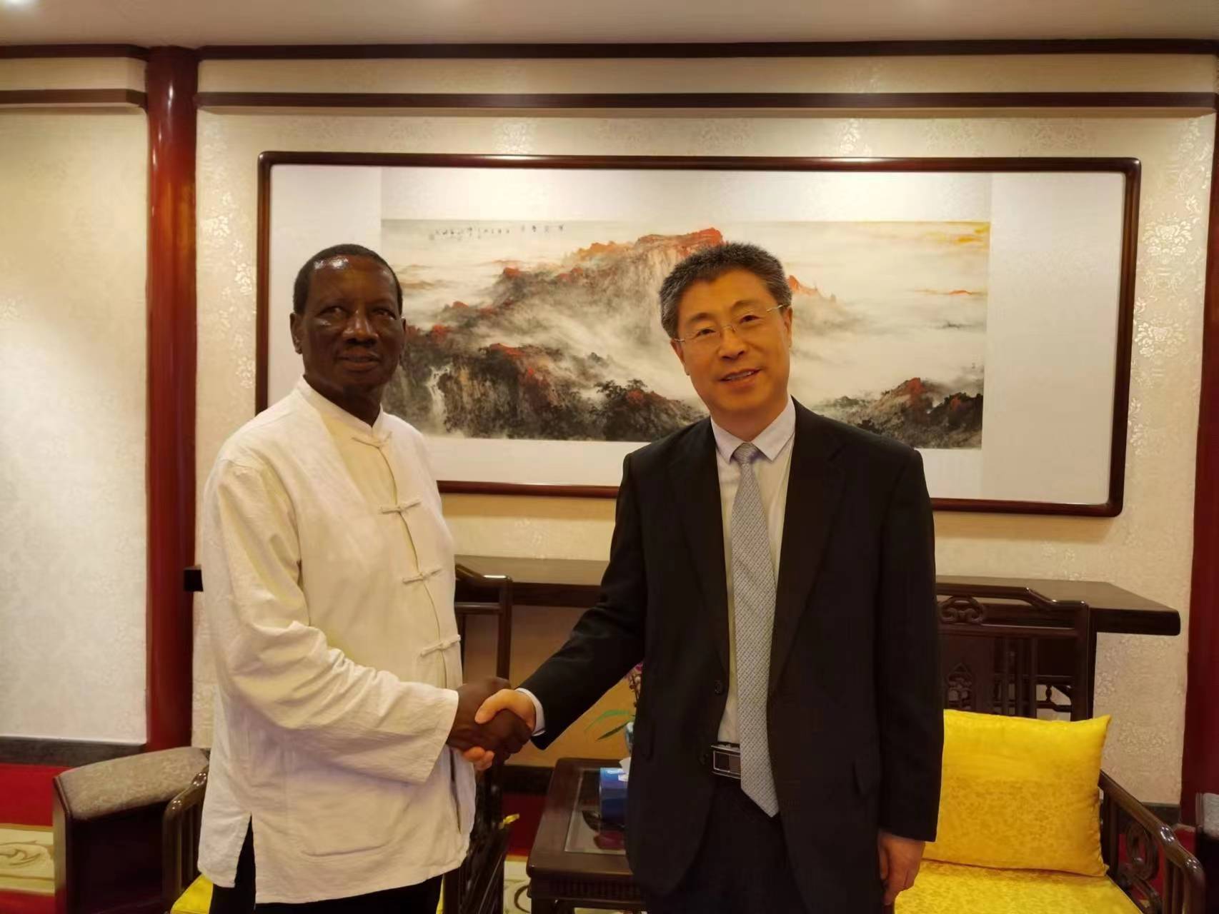 李杰副会长会见纳米比亚驻华大使凯亚莫